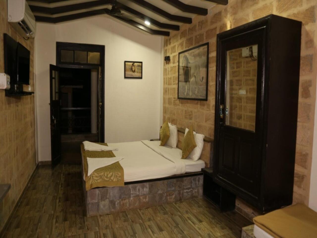 Gir Lions Paw Resort With Swimming Pool Sasan Gir Exterior photo